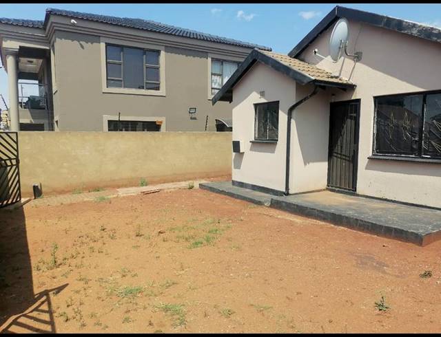 2 BEDROOM HOUSE FOR SALE IN PROTEA GLEN
